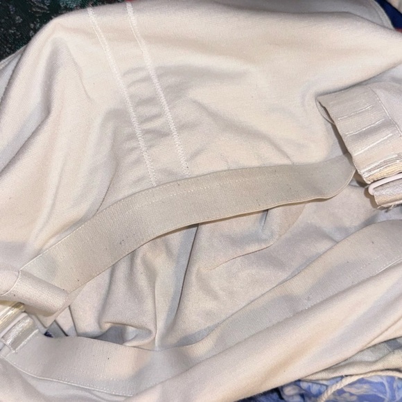 Lululemon RARE Amala Multicolor Floral Tank Built-In Bra Medium Support Sz 8 C/D - Picture 8 of 9